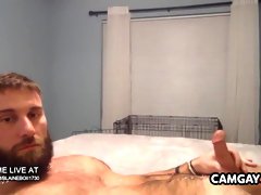 Bearded Guy Cums In Live