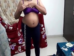 Indian Desi Bhabhi Exposed Herself In Front Of Adult Film Producer For Getting A Chance -cute Pussy, Boobs, Ass Finger